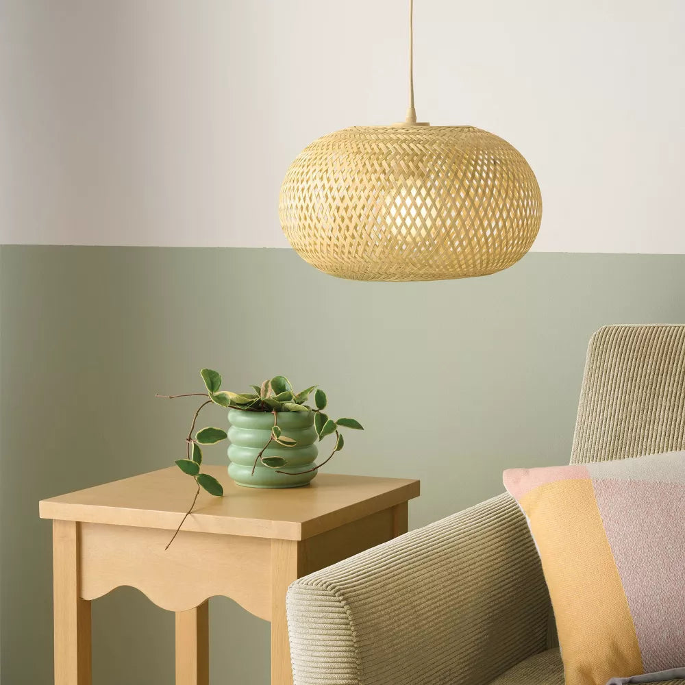Lampa wisząca o kulistym kształcie z plecionym kloszem