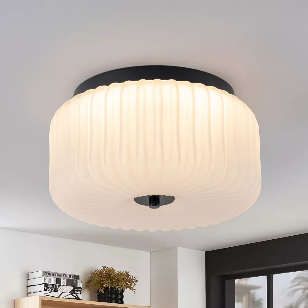 Lampa sufitowa z żebrowanym szklanym kloszem i wbudowanym modułem LED