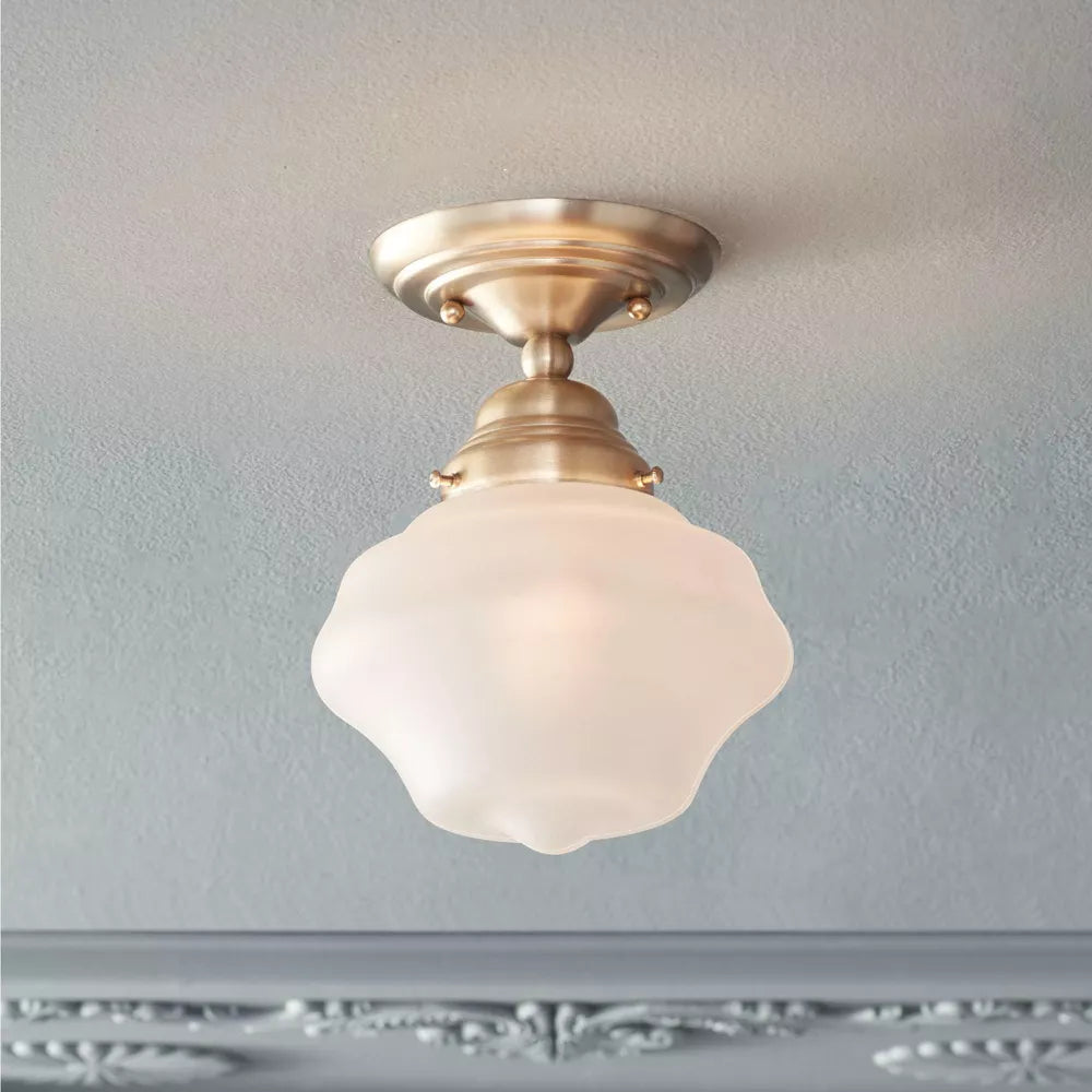 Lampa sufitowa półwpuszczana z matowym szklanym kloszem w stylu klasycznym